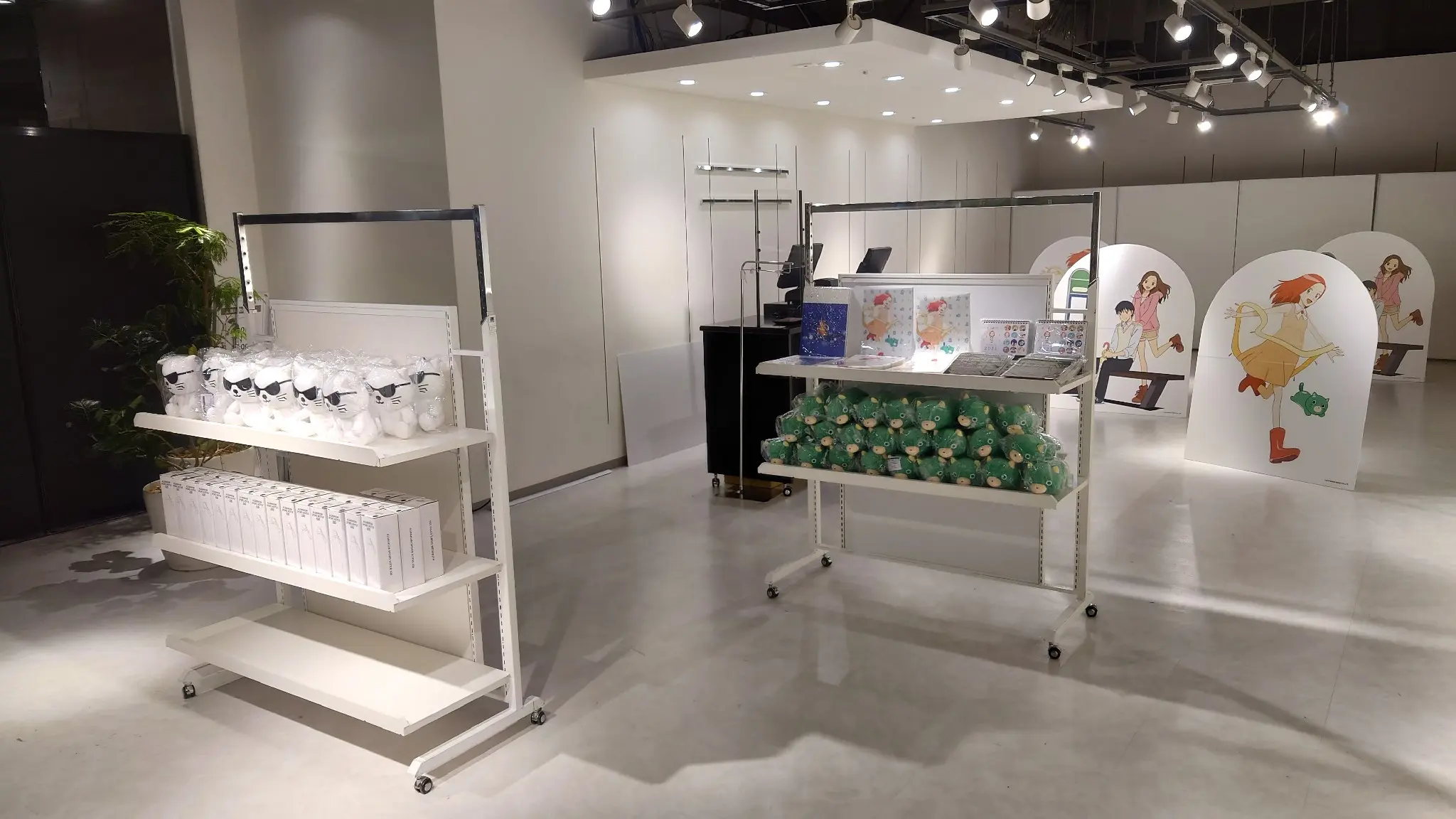 SPACE6(カレンダリウムC10)【物販・PRイベント・展示会】備え付け什器ありのイベントスペース