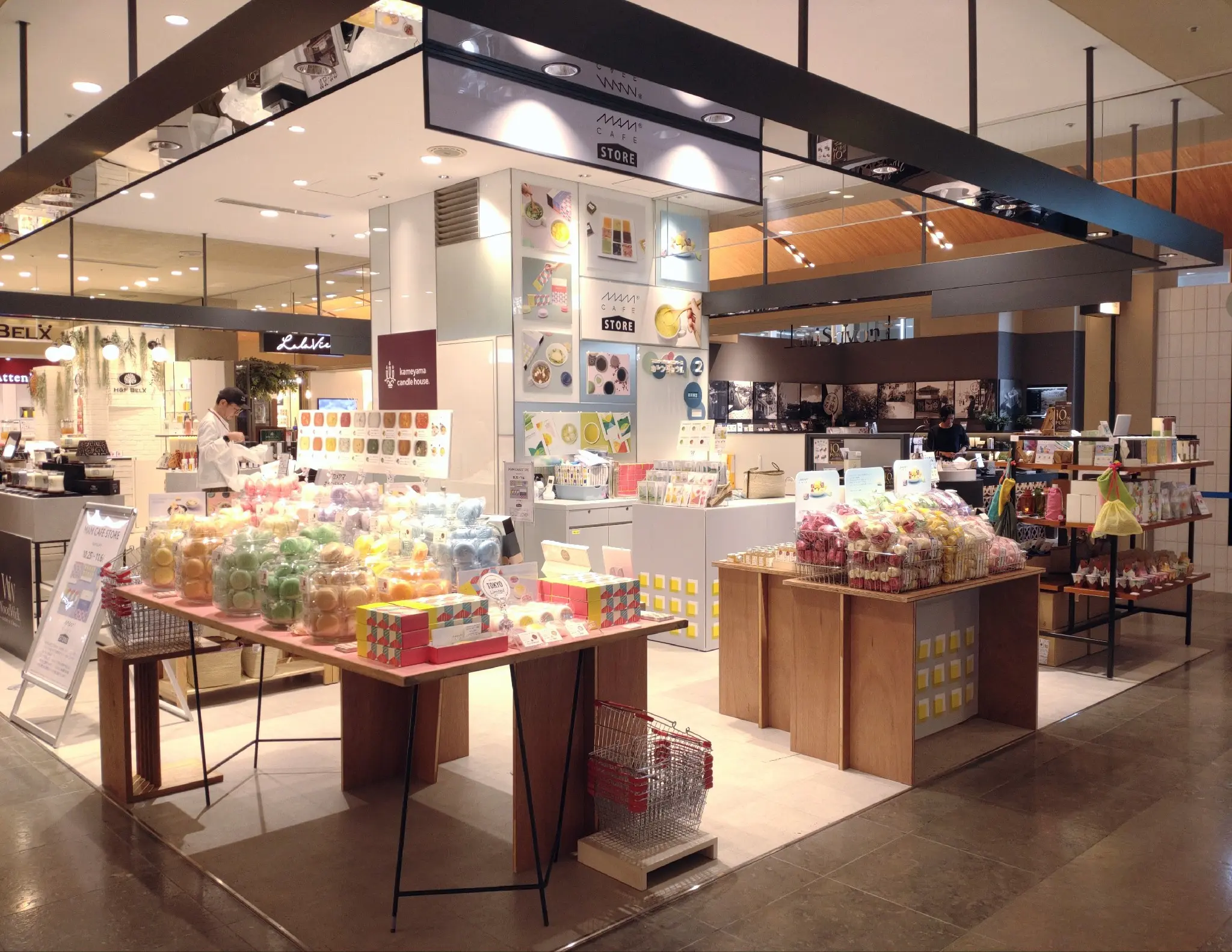 カレンダリウムF01【物販・PR】1階入口正面、入店客数も多く、可視性や人通りも抜群のスペース