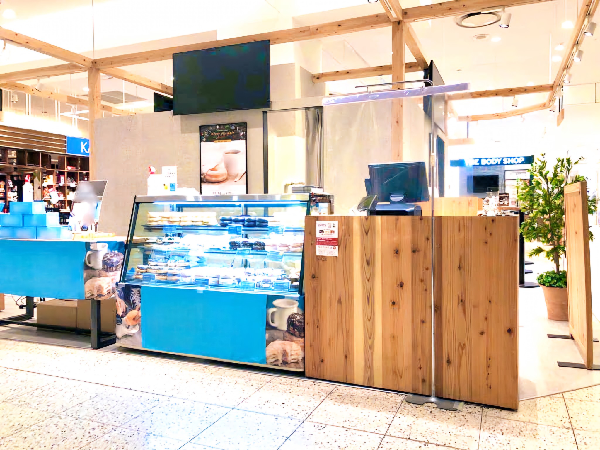 カレンダリウムF04【食物販】駅直結の出入口があり、入店の多いフロアの好立地スペース